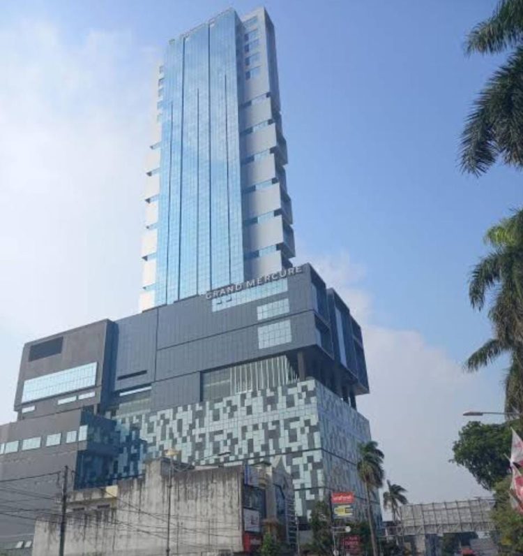 Kritik Layanan Hotel: Tamu Keluhkan Ketiadaan Bellboy di Grand Mercure Lampung