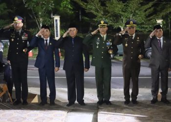 Apel Kehormatan dan Renungan Suci di Taman Makam Pahlawan Liwa: Memperingati HUT RI ke-79 dengan Penuh Khidmat