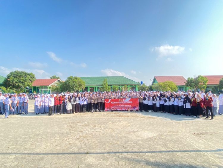 Polwan Goes To School: Polwan Polres Lampung Selatan Edukasi Siswa MAN 1 dalam Peringatan Hari Jadi ke-76