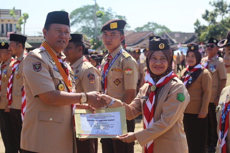 Pj. Bupati Lampung Barat Pimpin Apel Besar Hari Pramuka di Perkemahan Wirakarya 2024