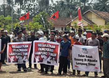 Massa Geruduk Kantor DPC PDIP Lampung Timur, Tuntut Usung Calon Bupati Sendiri