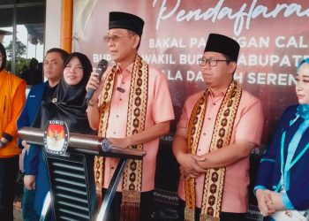 Pasangan Adi Erlansyah-Hizbullah Resmi Daftar ke KPU Pringsewu