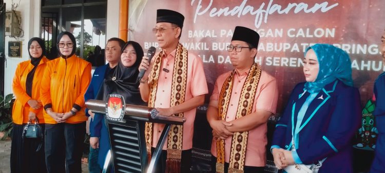 Pasangan Adi Erlansyah-Hizbullah Resmi Daftar ke KPU Pringsewu