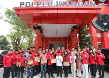 Pasangan Petahana Nanang-Antoni Terima SK Dukungan dari PDI Perjuangan