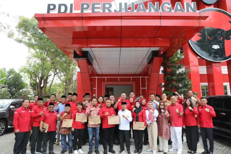 Pasangan Petahana Nanang-Antoni Terima SK Dukungan dari PDI Perjuangan