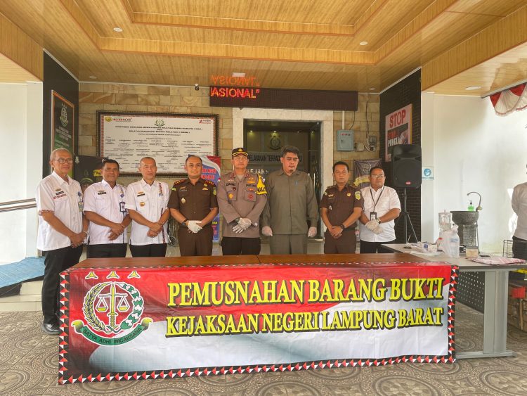 Kejaksaan Negeri Lampung Barat Gelar Pemusnahan Barang Bukti, Menegaskan Sinergi Penegakan Hukum