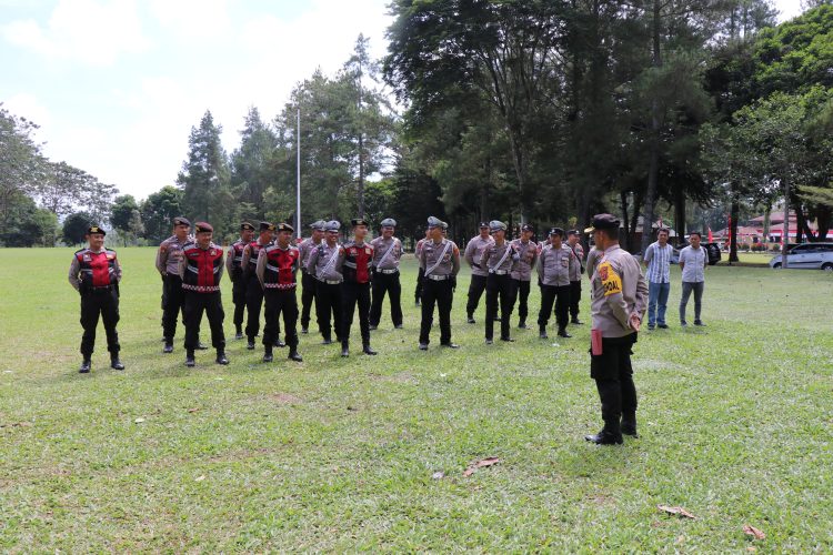 Hari Ketiga Pendaftaran Calon Bupati dan Wakil Bupati Lampung Barat: Kabag OPS Polres Ingatkan Pentingnya Pengamanan Serius