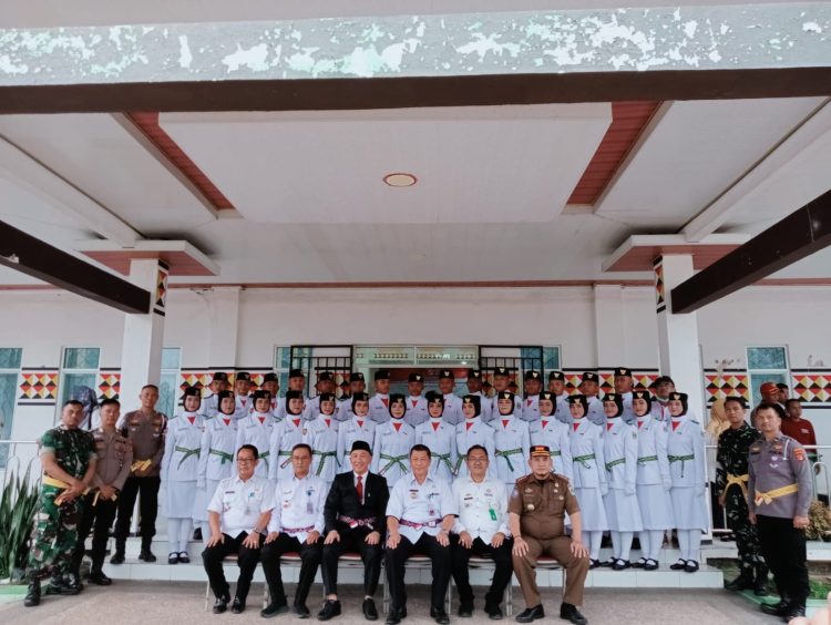 Pj Bupati Tanggamus Kukuhkan Pasukan Pengibar Duplikat Bendera Pusaka Tahun 2024