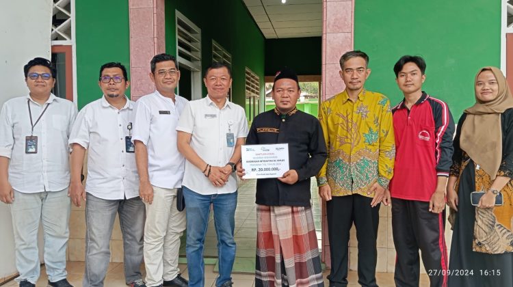 PT ASDP Indonesia Ferry Bakauheni Serahkan Bantuan Rp 20 Juta untuk MI Al-Ikhlas Bakauheni