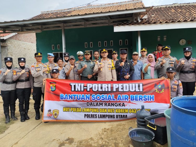 TNI-Polri Bersinergi, Polres Lampung Utara dan Kodim 0412 Salurkan Air Bersih untuk Warga