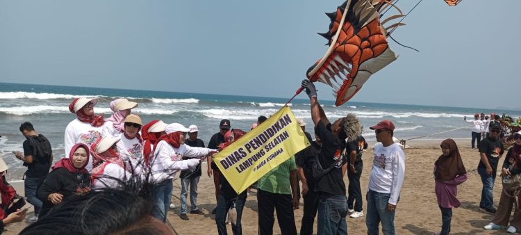 Festival Kite III 2024 Resmi Dibuka di Pantai Kalianda Beach