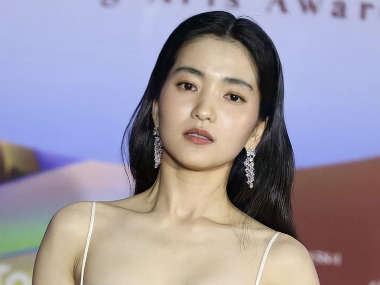 Penampilan Kim Tae Ri Menggebrak di Korean Broadcasting Awards 2024 dengan Gaya Maskulin