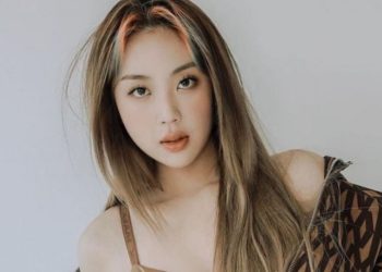 Lee Young Ji Resmi Jadi MC Baru “The Seasons” – Simak Artis-artis Sebelumnya!