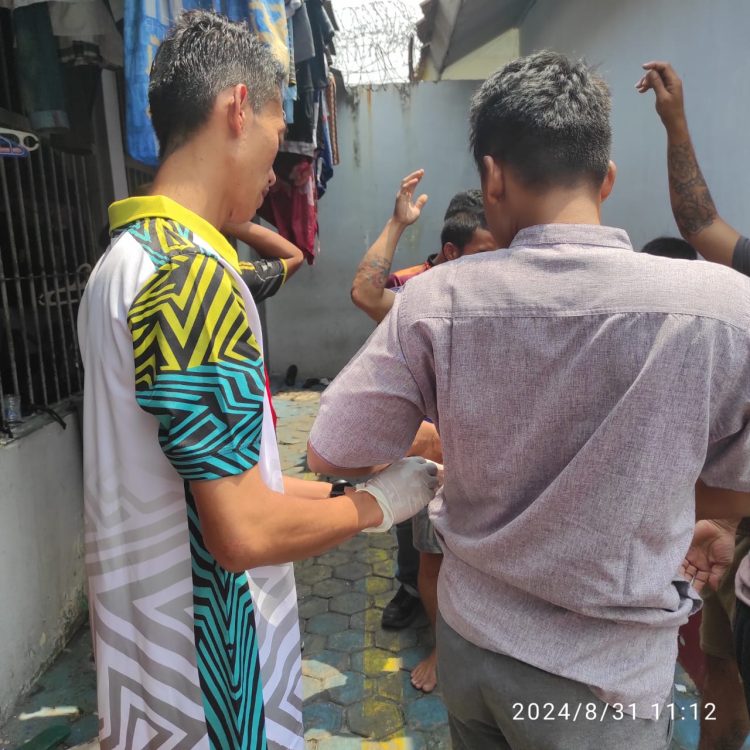 Petugas Lapas Kalianda Gelar Penggeledahan Insidentil untuk Amankan Blok Hunian
