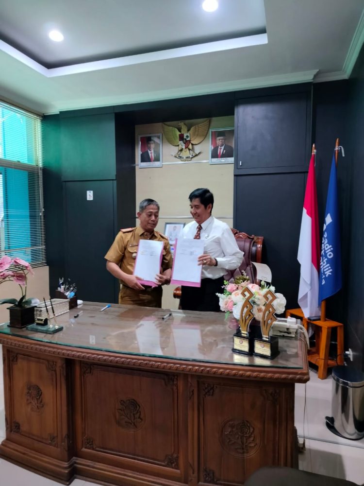 Diskominfo Tanggamus dan RRI Bandar Lampung Teken Kerja Sama untuk Diseminasi Informasi Daerah