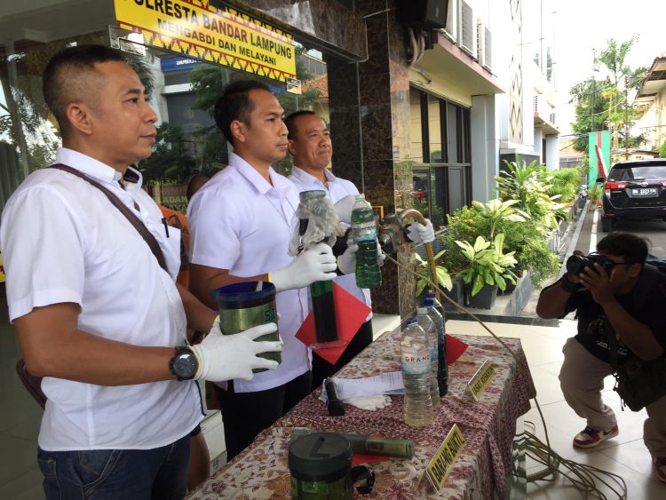 Polresta Bandar Lampung Bongkar Praktik Oplosan BBM Pertalite di Campang