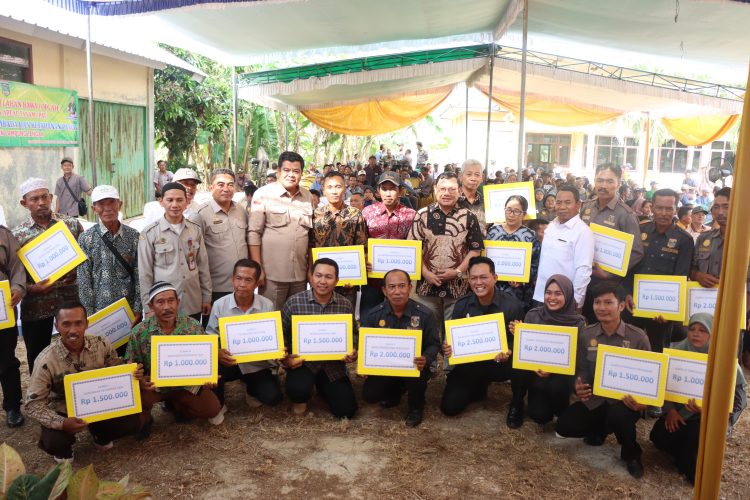 Bupati Lampung Tengah Resmikan Percepatan Musim Tanam Padi dan Serahkan Bantuan Alsintan