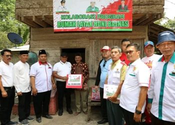 Komitmen Entaskan Kemiskinan Ekstrim, Bupati Nanang Ermanto Bedah 6 Rumah di Kecamatan Kalianda
