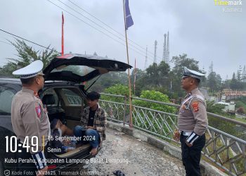 Polres Lampung Barat Gelar Patroli Dialogis untuk Tingkatkan Keamanan di Tempat Wisata dan Pusat Keramaian