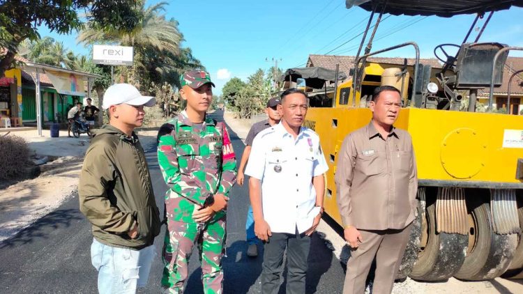 Tinjau Pembangunan Jalan, Warga Roworejo Sambut Antusias