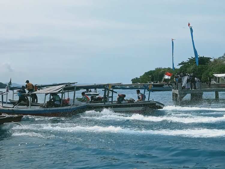 Lanal Lampung Gelar Lomba Balap Perahu 10 GT di Pesisir Pesawaran untuk Peringati HUT TNI AL ke-79