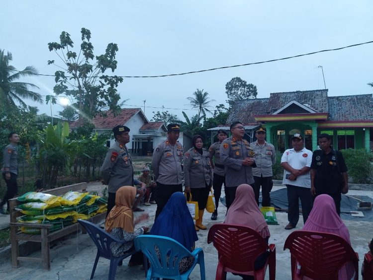 Kapolres Lampung Selatan Kunjungi Warga Terdampak Angin Puting Beliung di Tanjung Harapan