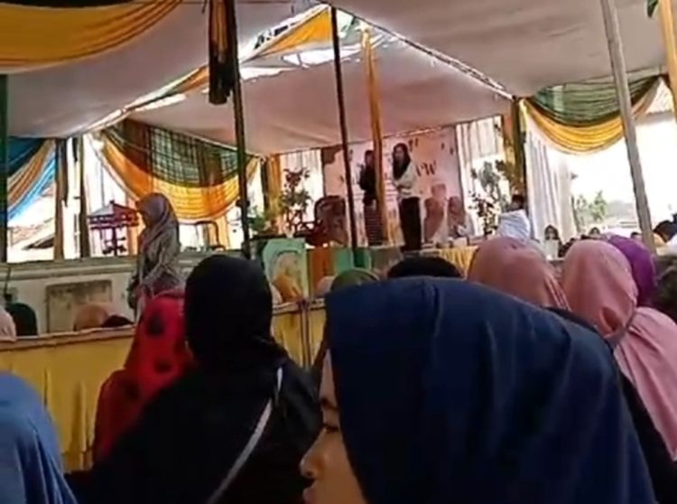 Video Istri Calon Bupati Pesawaran Aries Sandi Diduga Kampanye di Masjid
