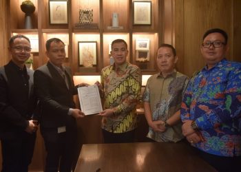 Bupati Pesawaran Teken Kerjasama dengan Solarvest, Dorong Pemanfaatan Energi Terbarukan