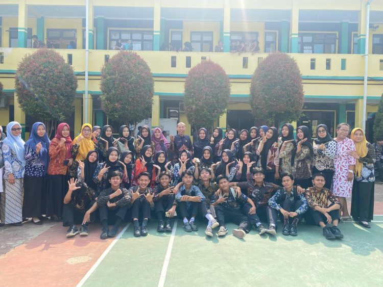 *SMAN 1 Padang Cermin Rayakan Hari Batik Nasional dengan Kebanggaan Budaya