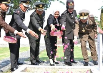 HUT ke-79 TNI: Kodim 0421/LS Gelar Ziarah dan Tabur Bunga di TMP Kusuma Bangsa