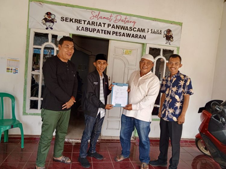 Relawan Paslon Nanda-Anton Laporkan Perusakan Banner ke Panwascam Teluk Pandan