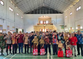 Ribuan Siswa di Lampung Barat Terima Seragam Gratis, Orang Tua Sambut Positif