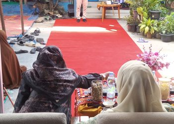 Menyambut Keberangkatan Jamaah Umroh, Hi. Parosil Mabsus Lepas 26 Calon Jamaah di Pekon Giham Sukamaju