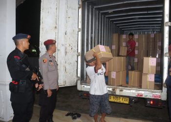 Polres Lampung Selatan Kawal Pengiriman Logistik Pilkada 2024 Hingga ke Gudang KPUD