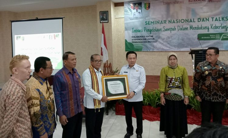 Pj. Gubernur Lampung Dorong Pringsewu Jadi Pionir Inovasi Pengelolaan Sampah