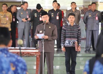 Pj. Bupati Nukman Lantik Kepala Sekolah dan Tenaga Fungsional, Lepas Dua Pimpinan Pratama