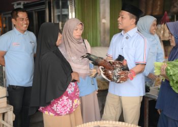 Paslon Riyanto Pamungkas Sapa Pedagang di Pasar Terminal Pringsewu