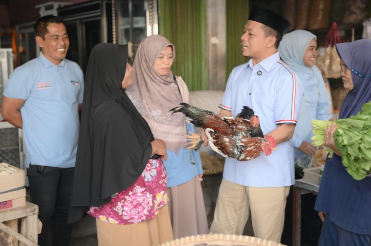 Paslon Riyanto Pamungkas Sapa Pedagang di Pasar Terminal Pringsewu