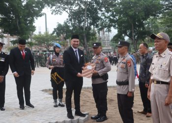 Kapolres Lampung Selatan Berikan Penghargaan untuk Personel dan Warga Berprestasi di Hari Pahlawan