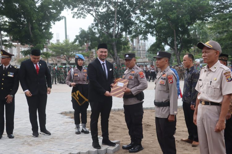 Kapolres Lampung Selatan Berikan Penghargaan untuk Personel dan Warga Berprestasi di Hari Pahlawan
