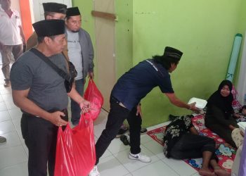 PWI Pringsewu Gelar Aksi Sosial ‘PWI Berbagi’, Salurkan 150 Nasi Bungkus untuk Warga