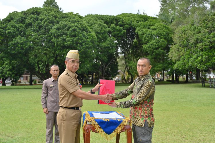 Pemkab Lampung Barat Serahkan 1.368 Anggota Linmas ke KPU untuk Pengamanan Pemilukada 2024