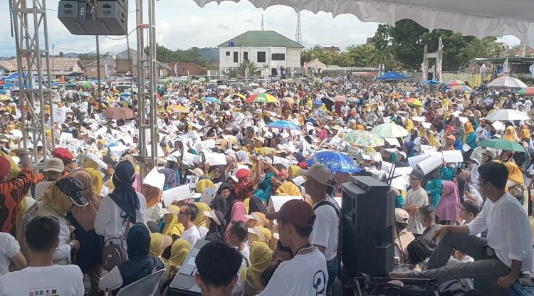 Ribuan Pendukung Paslon 02 Meriahkan Kampanye Akbar di Talangpadang