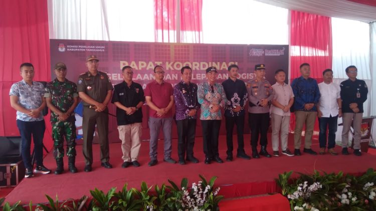 Pendistribusian Logistik Pemilu 2024 Dimulai, Pj. Bupati Tanggamus Lepas Pengiriman ke 20 Kecamatan