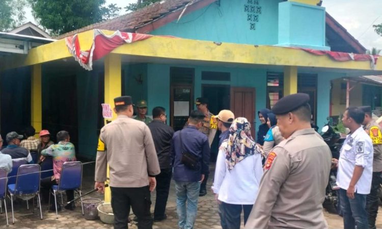Kapolres Tanggamus Tinjau Keamanan TPS pada Pemungutan Suara Pilkada 2024