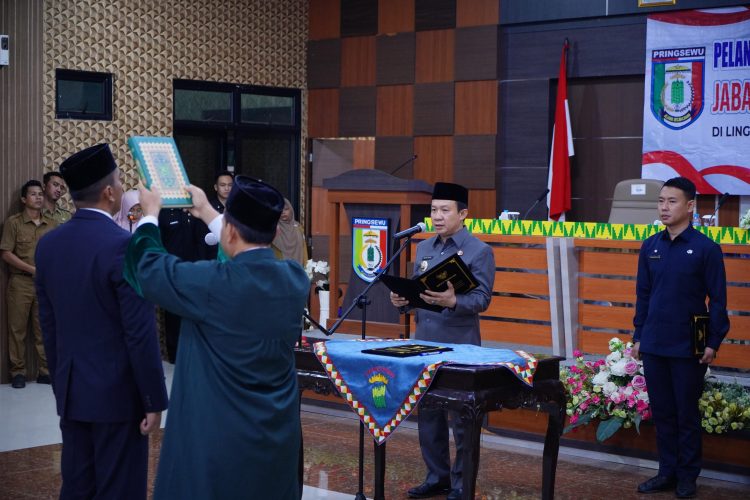 Penjabat Bupati Pringsewu Lantik Kadis Pendidikan dan Kebudayaan Baru