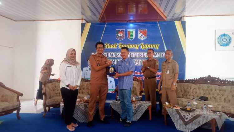 498 Kepala Dusun Muara Enim Lakukan Studi Kunjungan Lapang di Desa Hanura Pesawaran