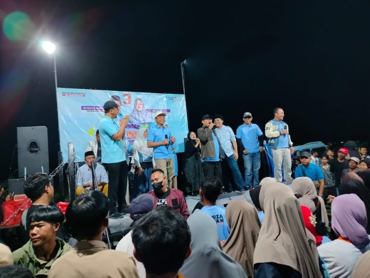 “Kampanye Riyanto-Umi Laila: Musik Ambyaran Bikin Suasana Semakin Meriah di Tulungagung”