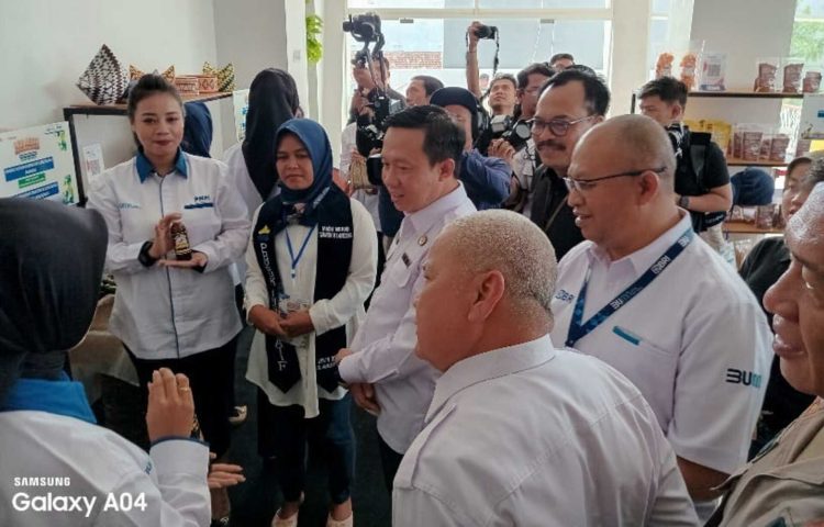 Pj Bupati Pringsewu Resmikan Kegiatan PKU Akbar PNM untuk Pemberdayaan UMKM