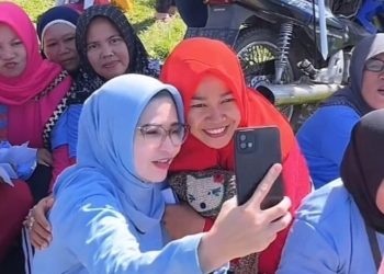 Ibu-Ibu Way Lima Bersatu Dukung Nanda-Anton untuk Memenangkan Pilkada Pesawaran